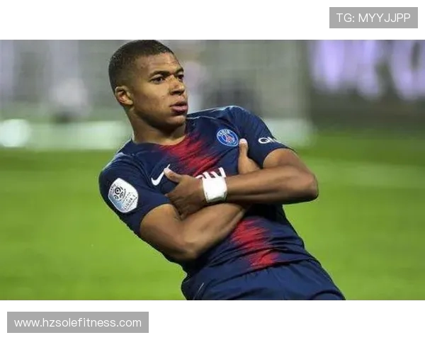 基利安姆巴佩引领新一代足球风潮展现速度与激情的完美融合 基利安姆巴佩引领新一代足球风潮展现速度与激情的完美融合