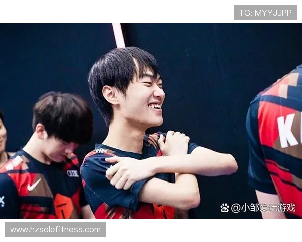 《全球电竞赛事引关注 新兴战队崛起与传统强队的较量激烈上演》