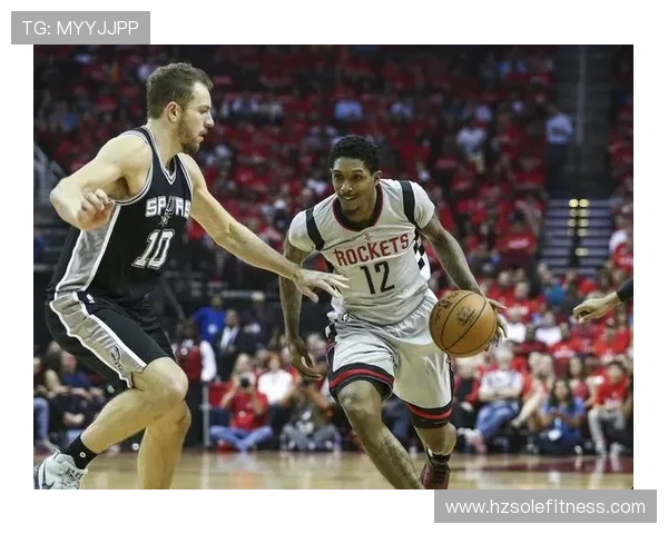 足球世界的荣耀与挑战：从绿茵场到全球视野的竞技与文化融合