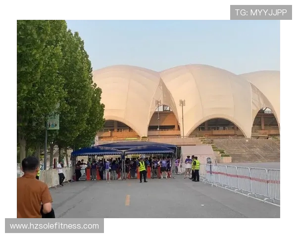 沧州雄狮全力迎战强劲对手誓夺关键胜利点燃赛场激情